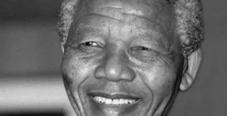 من هو نيلسون مانديلا - Nelson Mandela؟