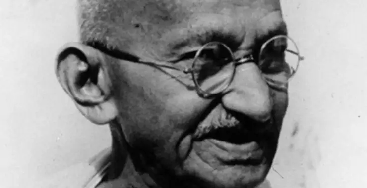 من هو المهاتما غاندي - Mahatma Gandhi؟